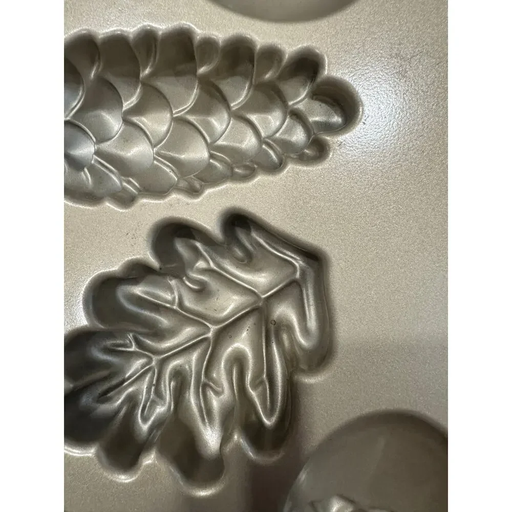 Nordic Ware Gold Woodland Cakelets Pan Autumn Baking Pan